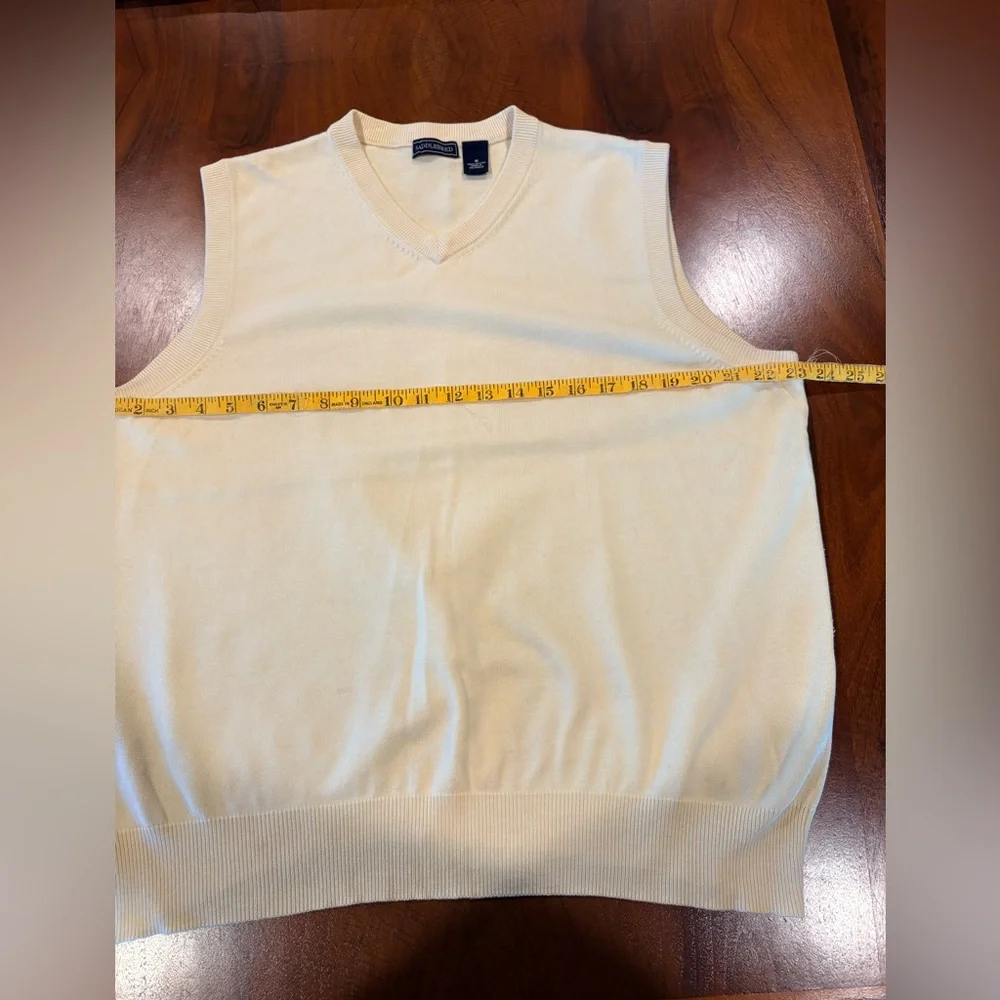 🏌️‍♂️⛳️Saddlebred Men's V-Neck Sweater Vest in Tan - Picture 4 of 5